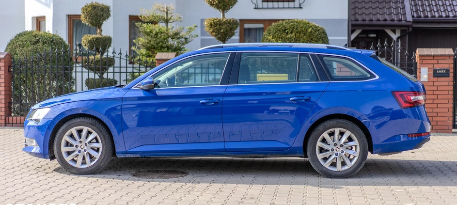 Skoda Superb cena 75000 przebieg: 153000, rok produkcji 2018 z Tolkmicko małe 154